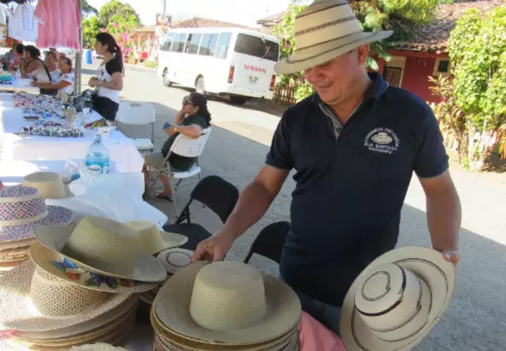 En Pedasí, provincia de Los Santos, un total de 20 personas recibieron formación de 40 horas para ser guías turísticos. Foto/Cortesía