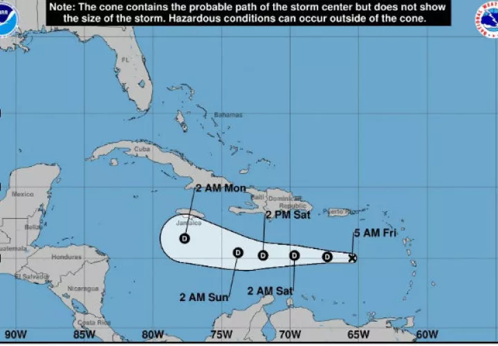 Cinco días de la tormenta tropical Isaac durante su paso por las Antillas Menores. EFE/ (NHC).