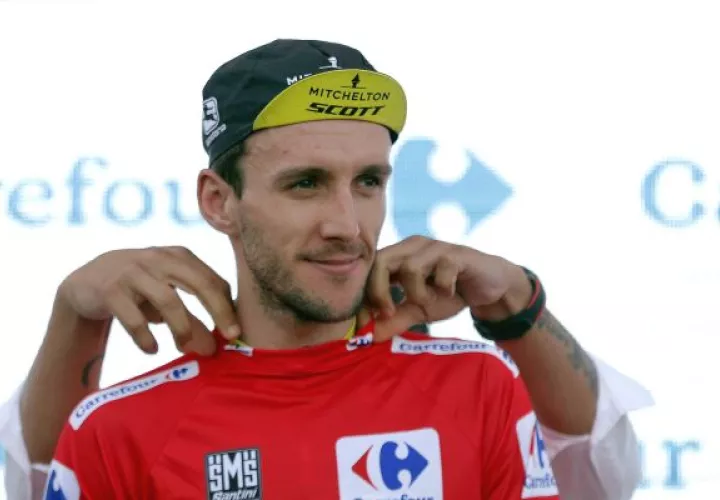 Yates sucede a Rudy Molard  como portador del maillot rojo. Foto de EFE