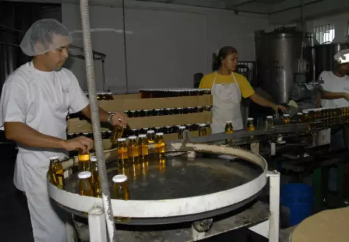 La industria manufacturera representa el 7.7% del total de la mano de obra ocupada en el país, informó el SIP. Foto/Archivo