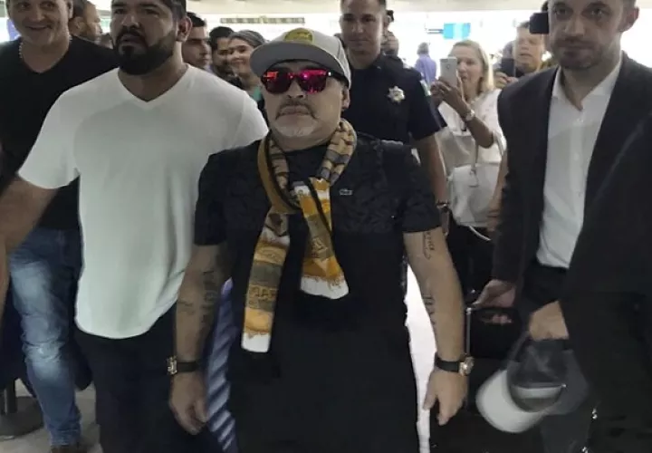Diego Armando  entrenará en México.