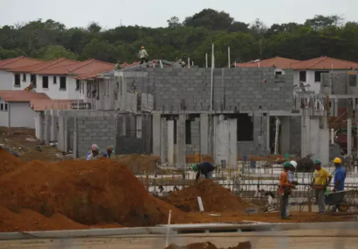 El año pasado la venta de viviendas disminuyó un 19%, cuando solo vendieron 7,219 soluciones habitacionales, por un valor de 821 millones 544 mil 99 dólares. Foto/Archivo