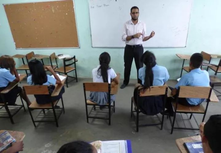 La convocatoria para los estudiantes que desean formar parte del proyecto las habilitará el Meduca, el próximo año. Foto de archivo