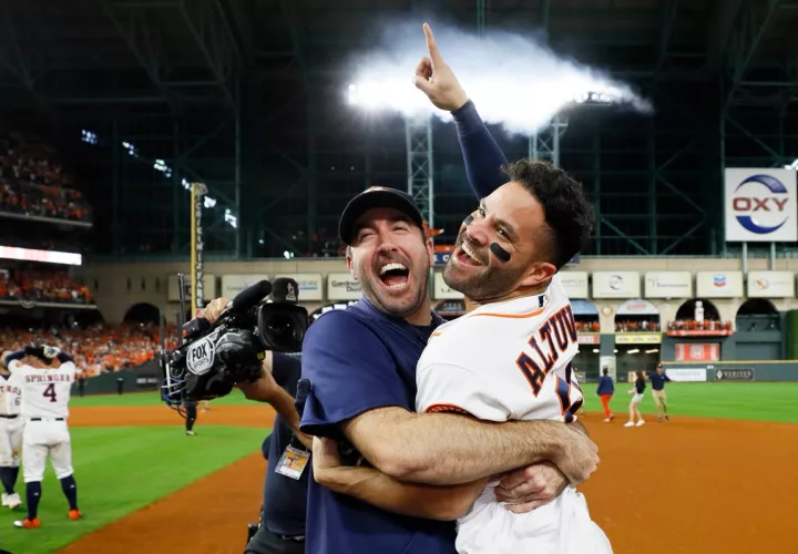 José Altuve celebra. Foto: @MLB