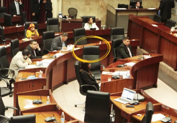 Sigue vacío el puesto del diputado Arquesio Arias, quien no ha habilitado a su suplente, Renilio Martelo.  Foto de Víctor Arosemena