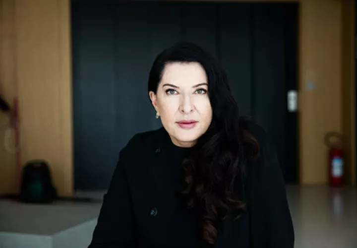 Marina Abramovic en el Museo de Arte Contemporáneo en Belgrado, donde se presenta una retrospectiva de su obra. Foto/ Marko Risovic para The New York Times.