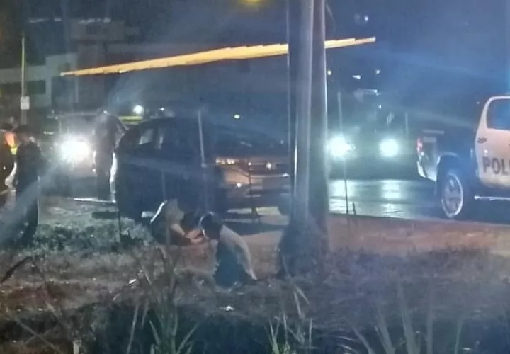 Tras la balacera en el baile con Ulpiano Vergara, se dio una persecución policial en la Vía Interamericana, la cual finalizó cerca de Felipillo con tres detenidos. Foto @TraficoCPanama 
