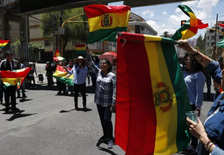 Contrarios a la reelección de Evo Morales, bloquearon calles en La Paz. Foto: EFE.