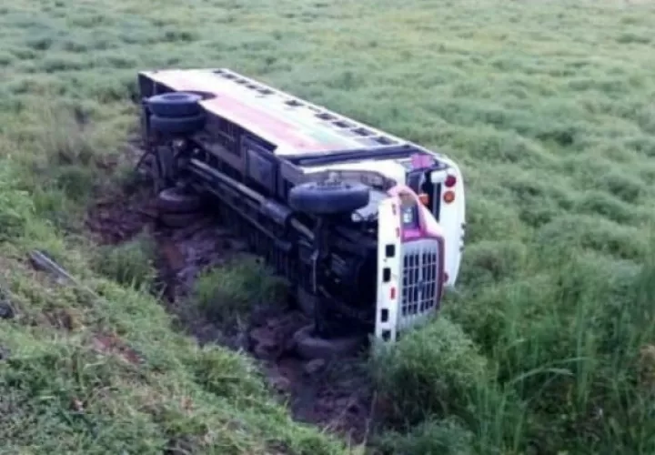 Según el conductor, el autobús se quedó sin frenos. Foto: Eric A. Montenegro.