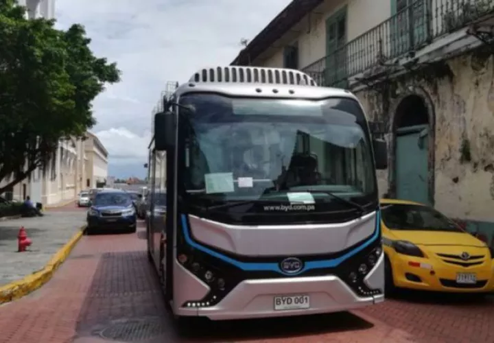 Plan Piloto de Movilidad Eléctrica de Mi Bus en la 5 de Mayo y el Casco Antiguo. Foto/Archivos
