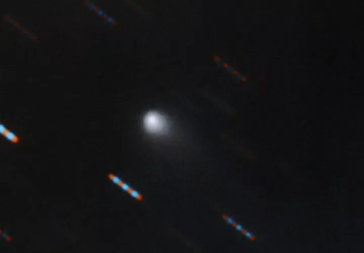 Imagen compuesta de 2I/Borisov, producida por el Observatorio Gemini. Foto/ Travis Rector/Observatorio Gemini/NSF/AURA.