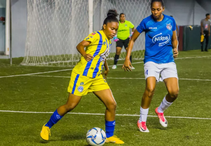 Erika Hernández juega en Universitario Foto Fepafut