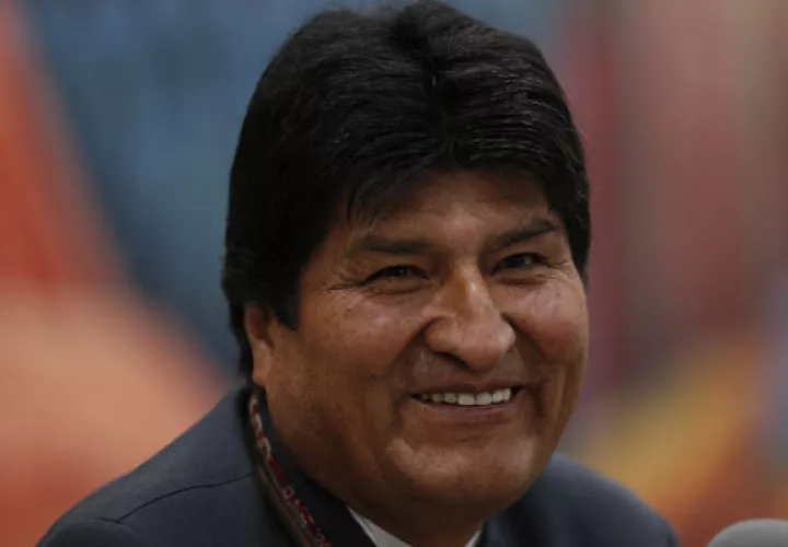Evo Morales sonríe durante una rueda de prensa en La Paz. Foto: AP. 