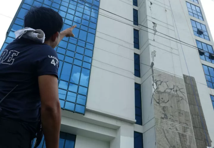 Terremotos de magnitud superior a 5 se registran de manera esporádica en la isla sureña de Mindanao; en el archipiélago de Batanes, el extremo septentrional del país; y en la región de Bicol.