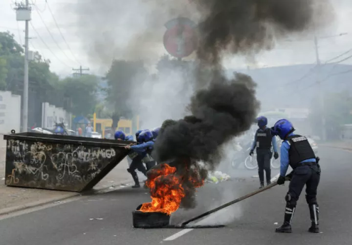 Manifestantes bloquearon con piedras y neumáticos puntos de carreteras. Foto: Archivo/Ilustrativa.