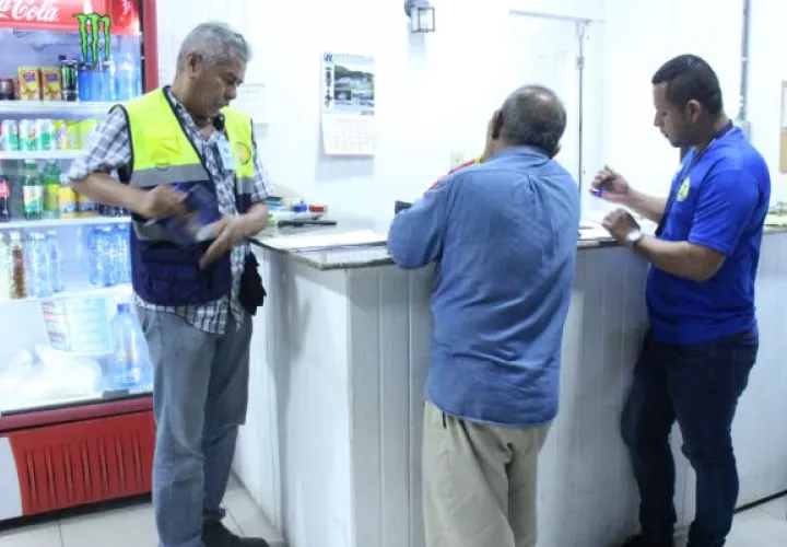 Los operativos se dieron por inspectores de la Regional de Chiriquí en bares, lavandería y salón de belleza del distrito de David, encontrándose a estas personas de nacionalidad nicaragüense, colombiano y venezolanos.