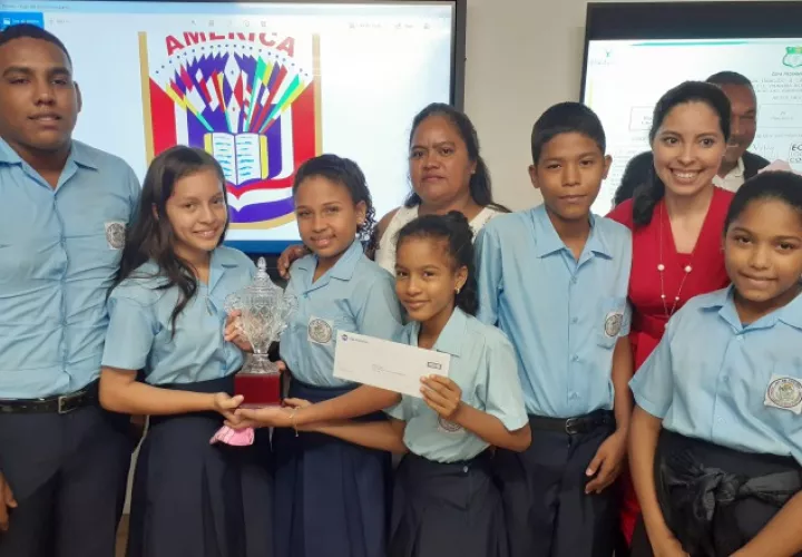 Los chicos levantaron la Copa Pachamá 2019.  Foto: Santos J. Oliveros C.