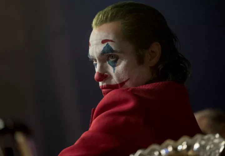 El estreno de “Guasón” llega entre tensiones realzadas sobre violencia y tiroteos masivos en EU. Foto/ Niko Tavernise/ Warner Bros.