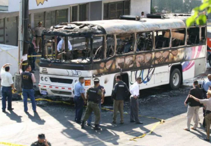 Bus que se incendió en La Cresta.