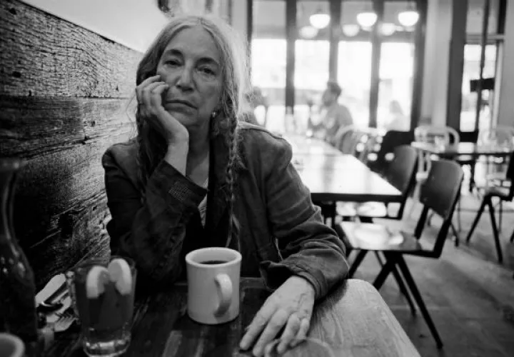 Patti Smith dijo que cuando las personas cercanas a uno mueren, “es como si dejaran un pequeño regalo”. Foto/ Andre D. Wagner para The New York Times.