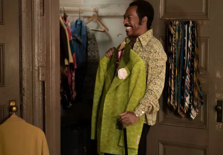Ser padre le ha dado a Eddie Murphy más experiencias a las cuales recurrir. En “Dolemite Is My Name”. Foto/ François Duhamel/Netflix.
