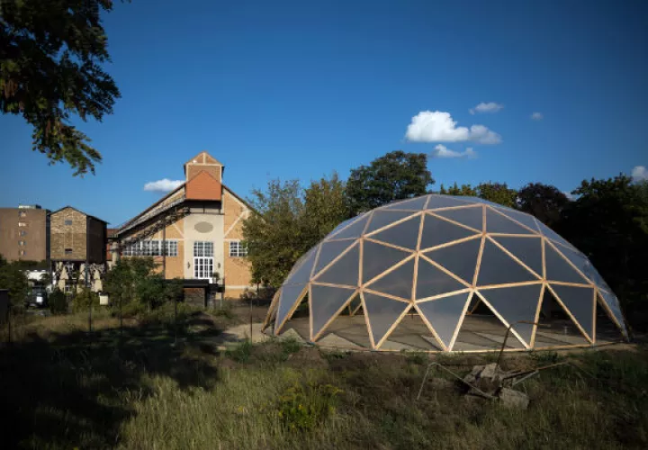 E-Werk Luckenwalde, un nuevo centro de arte contemporáneo, produce electricidad renovable in situ. Foto/ Gordon Welters para The New York Times.