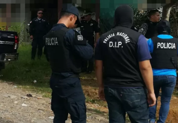 Una vez se registra el hecho el joven es trasladado de urgencia en un vehículo taxi al hospital regional en David, quedando recluido tras la herida que sufrió. 