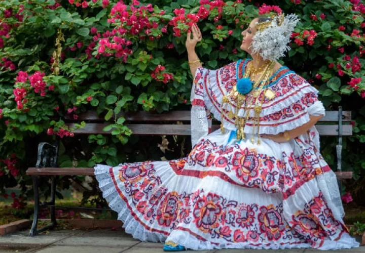  A nivel mundial, la pollera panameña es una de las que más  resalta por sus diseños.