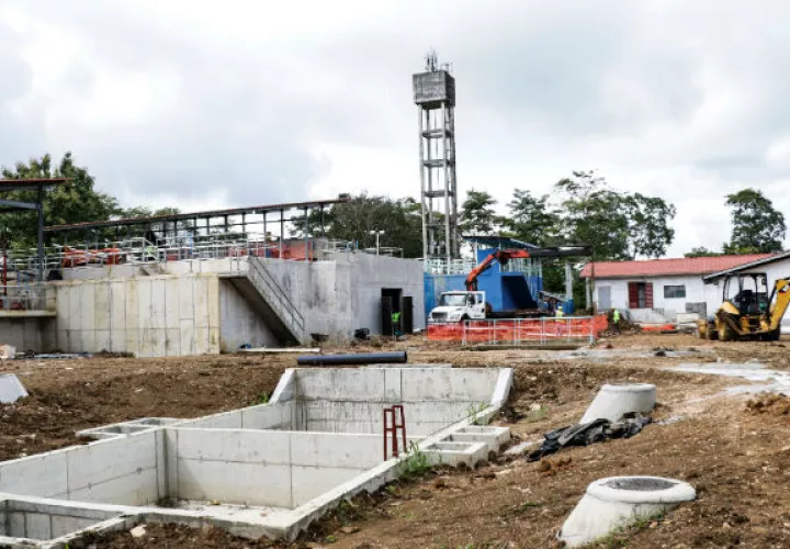 Trabajos en la planta potabilizadora de Villa Darién.