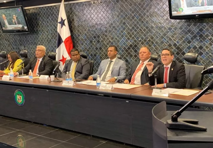 El anteproyecto de ley que regulará las plataformas digitales fue presentado por Raul Fernández.