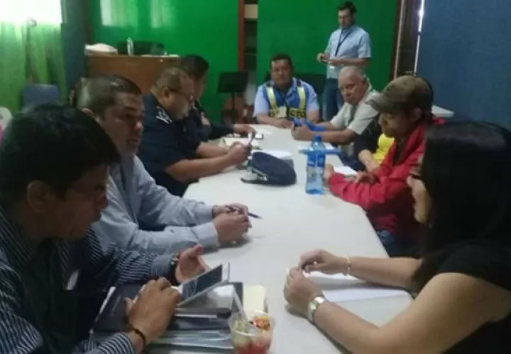 La coordinadora de esta comisión Kelsy Camargo manifestó que los principales puntos abordados en el encuentro fueron la seguridad de las personas y la salubridad de los alimentos .