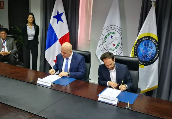 El acuerdo fue firmado entre el ministros de Seguridad Rolando Mirones y  Alejo Campos en representación de CSI. 