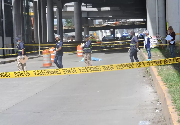 La muerte de Alexis fue instantánea al impactar contra el pavimento en San Miguelito. 