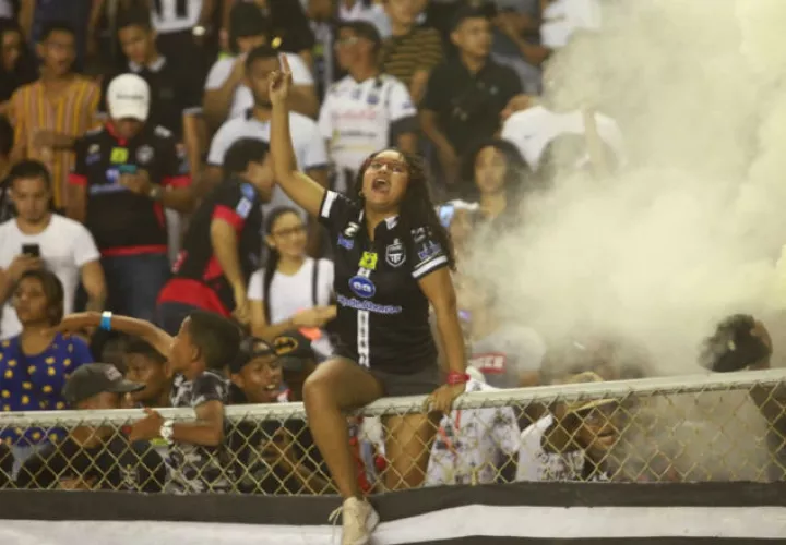 Fanaticada de Tauro celebró en el Rommel Fernández Foto Anayansi Gamez