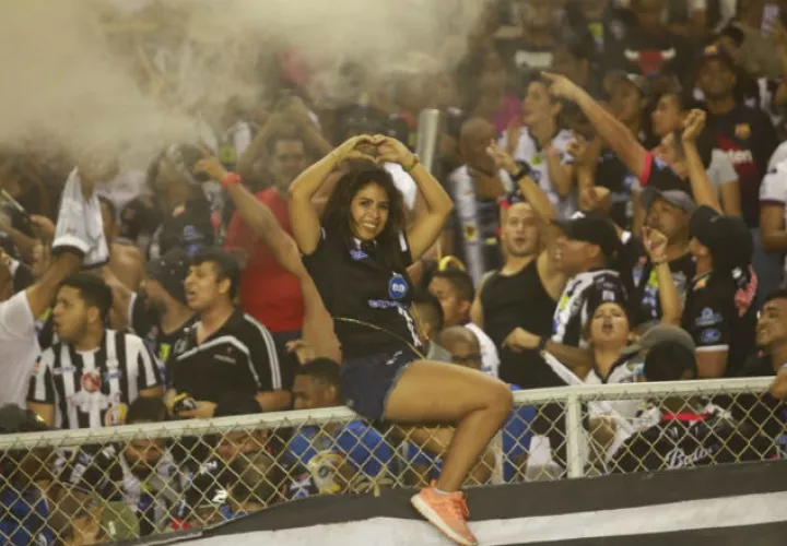 Fanaticada de Tauro celebró en el Rommel Fernández Foto Anayansi Gamez
