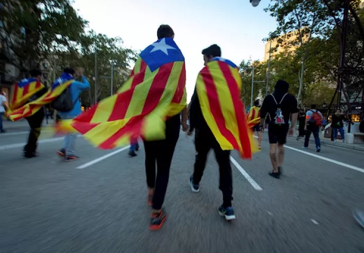 Los grupos independentistas radicales "Comités de Defensa de la República" convocaron para la noche próxima una concentración en el mismo lugar para apoyar a los alumnos acampados.