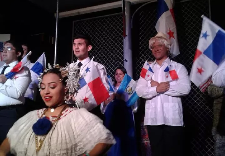 "Una bandera", de Ernesto 'Neco' Endara está en cartelera desde el lunes de esta semana hasta este viernes 22 de noviembre, en el Auditorio Tomás Clavel de la USMA. La dirige Félix Gómez. Foto: Cortesía.