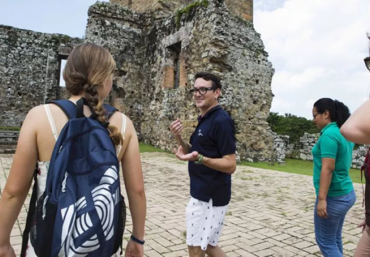 Los estudiantes disfrutan haciendo turismo en Panamá.  Cortesía