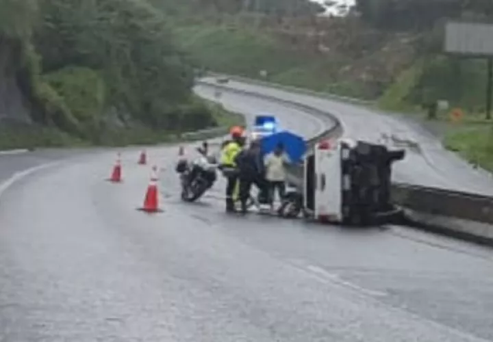 El conductor resultó con lesiones leves. Foto: Diómedes Sánchez S.