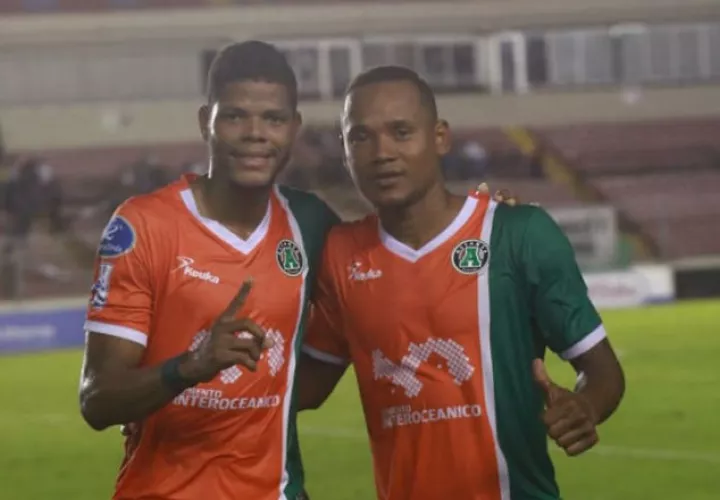  Rudy Yearwood (izq.) y César Medina, los goleadores del Alianza. Foto Anayansi Gamez