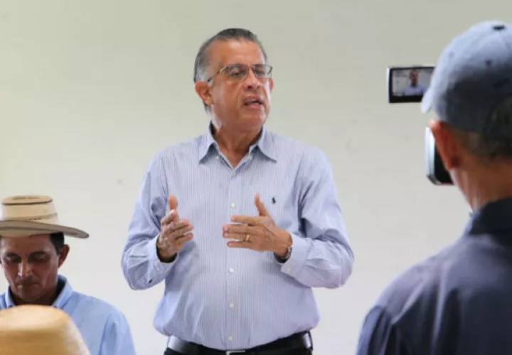 Augusto Valderrama, ministro del  Mida, se comprometió a activar el sistema de trazabilidad para la comercialización.