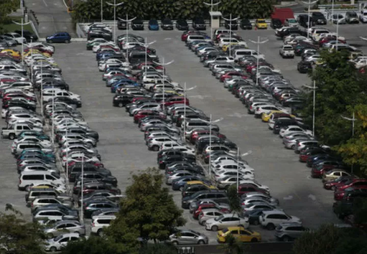El parque vehicular del país es de 1,379,426 unidades. Foto: Víctor Arosemena.