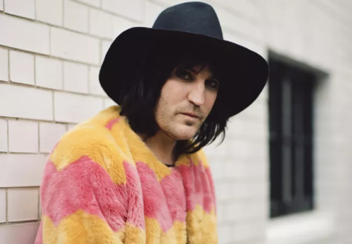 Noel Fielding de “The Great British Baking Show”. Foto/ Vicky Grout para The New York Times.
