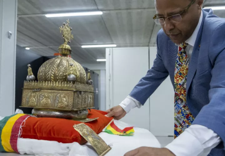 Un hombre holandés ocultó la corona en casa. Foto/ Herman Wouters para The New York times.