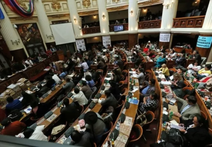 En Bolivia existe el precedente de una crisis similar en 2005 con Eduardo Rodríguez Veltzé de presidente, en la que los comicios fueron convocados por decreto, una vía que podría utilizar Áñez. FOTO/EFE