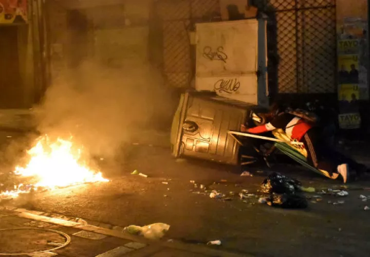 Sepelio de uno de los fallecidos en las protestas en Bolivia. Foto: EFE.