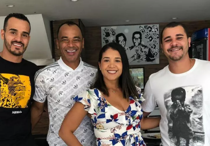 Cafú en una foto en familia y su hijo Danilo Feliciano (derecha). Foto @Cafu2