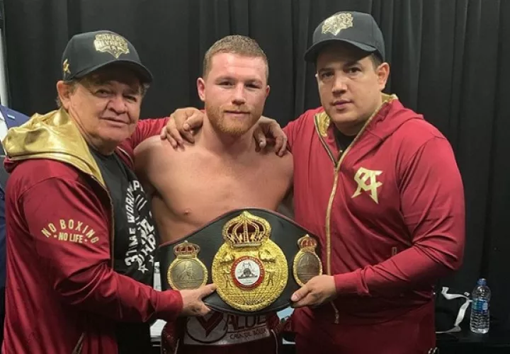 Canelo es tetracampeón mundial.