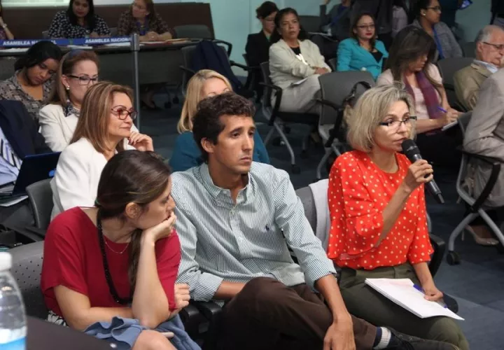 Subcomisión busca conocer opiniones sobre proyecto de Cannabis.
