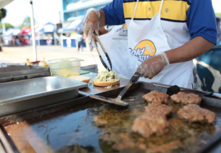 La fecha de sorteo para los puestos de venta de comida en los carnavales será el 2 de diciembre en el Centro de Convenciones de Atlapa a la 10 de la mañana. Foto/Archivo